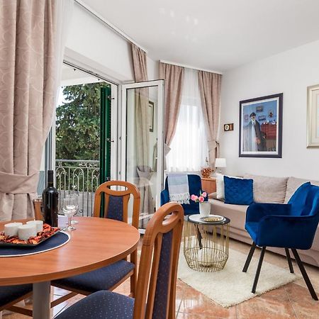 Light Summer Apartment With A Swimming Pool 奥帕提亚 外观 照片