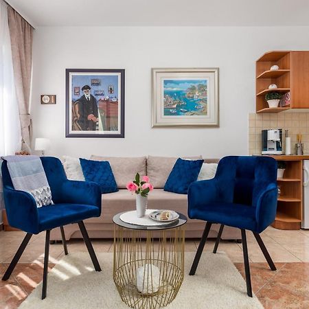 Light Summer Apartment With A Swimming Pool 奥帕提亚 外观 照片