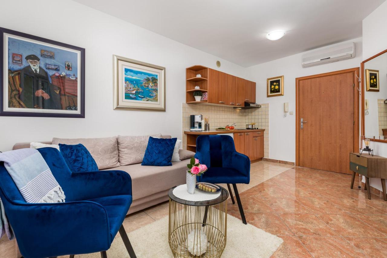 Light Summer Apartment With A Swimming Pool 奥帕提亚 外观 照片