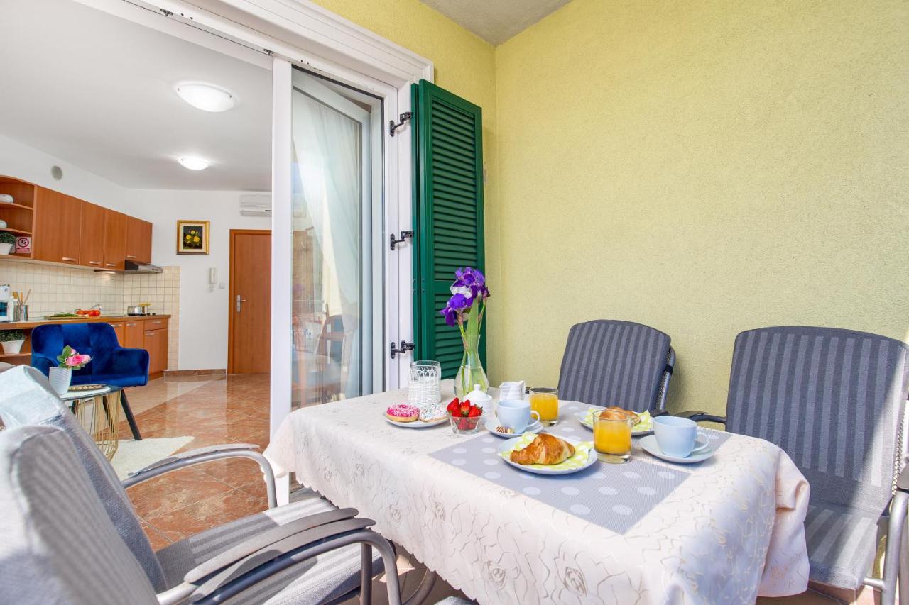 Light Summer Apartment With A Swimming Pool 奥帕提亚 外观 照片