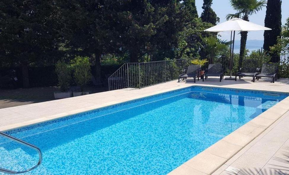 Light Summer Apartment With A Swimming Pool 奥帕提亚 外观 照片
